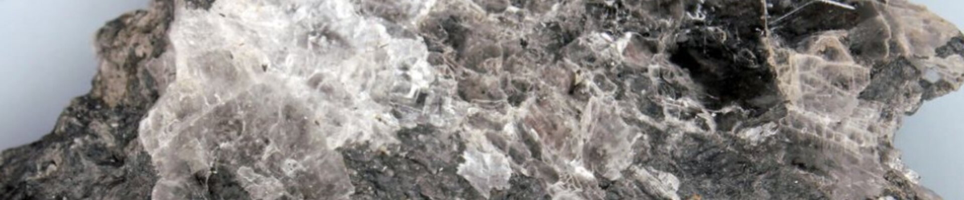 Análisis de fluorescencia de rayos X, XRF de yeso y anhidrita | © CRB Analysis Service GmbH